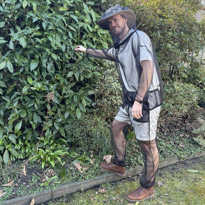 Two-piece mosquito protection suit with hooded jacket and pants, breathable No-See-Um mesh, adjustable fit, ideal for outdoor activities like fishing, hiking, and camping