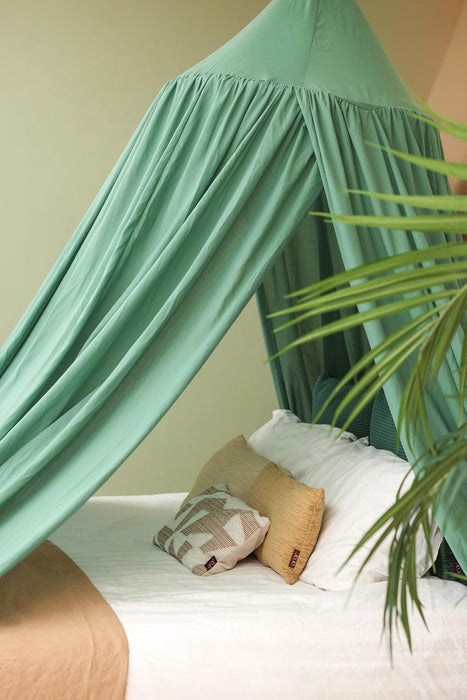 Durable cotton-polyester green canopy with storage bag included