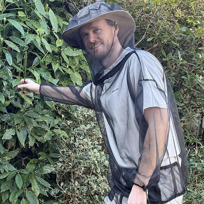 Free carrying pouch for mosquito jacket – Compact and lightweight storage bag included.